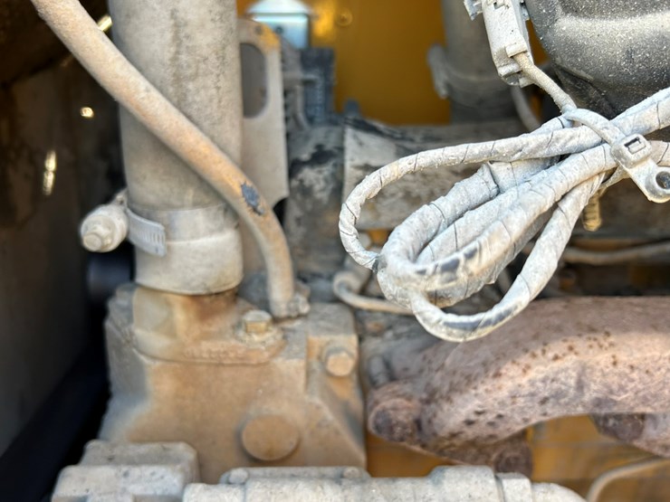 2010-deere-544k-image-46