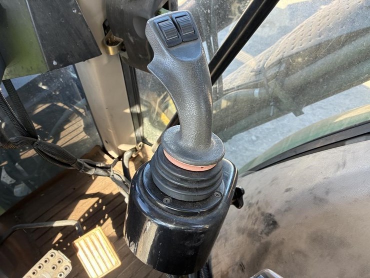 2005-john-deere-7130-image-24