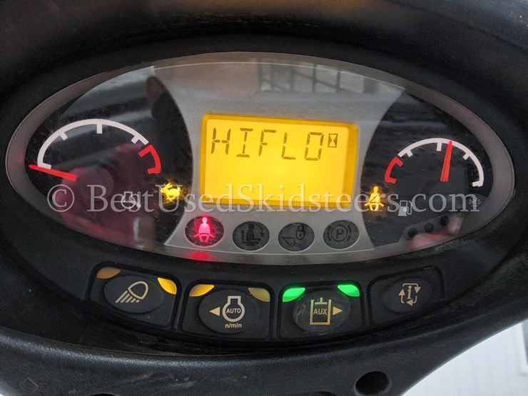 2023-bobcat-t740-image-37