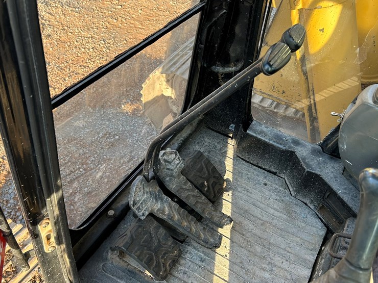 2004-caterpillar-321c-image-54