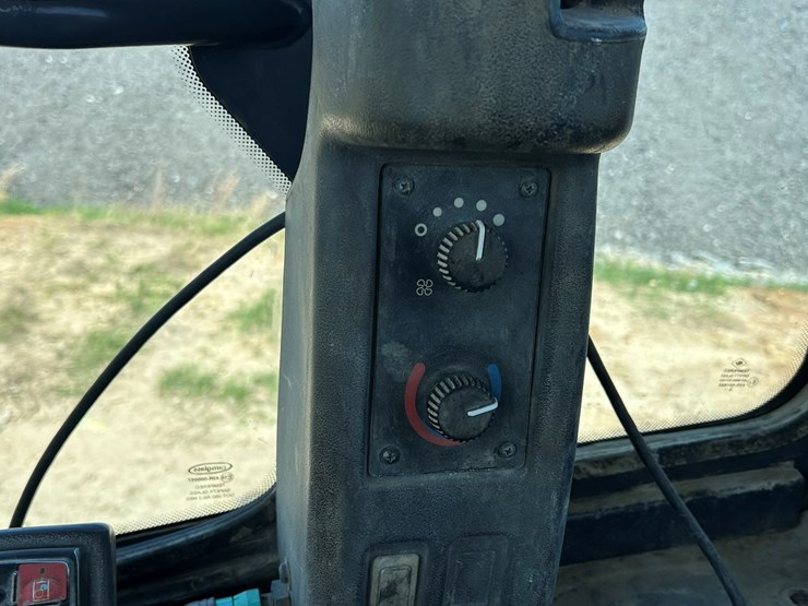 2010-deere-544k-image-71