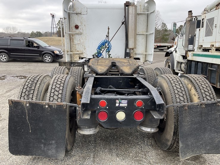 1996-freightliner-fld120-image-5