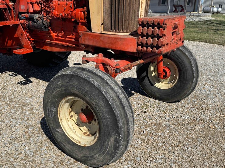 case-1030-comfort-king-tractor,-diesel,-wide-front,-18.4-34-tires,-5-front-weights,-2-remotes,-3pt.,-image-5