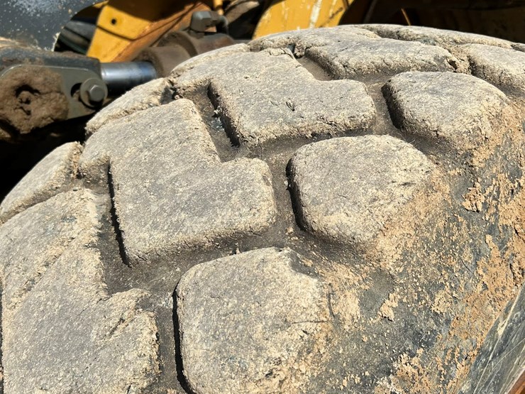 2010-deere-544k-image-81