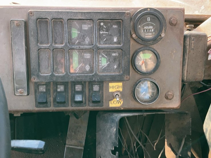 #300-•-2004-dressta-555b-wheel-loader-image-18