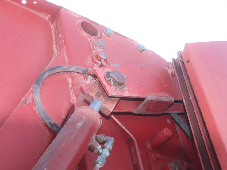 new-holland-664-image-37