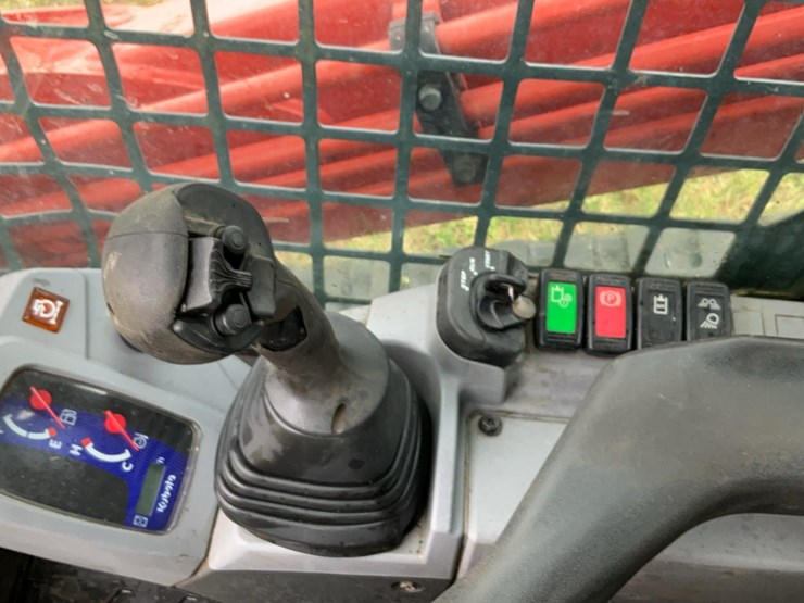#250-•-2020-kubota-slv75-2-skid-steer-image-17