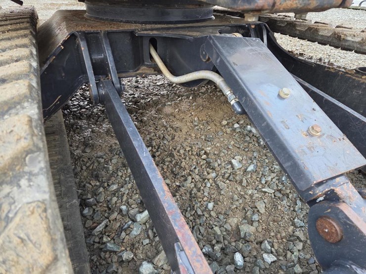 2020-deere-26g-image-26