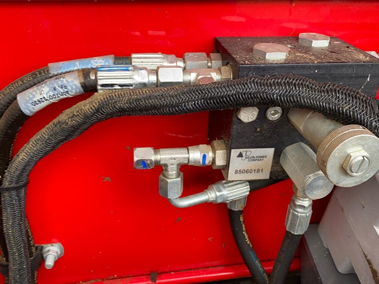 2024-massey-ferguson-1745d-image-36