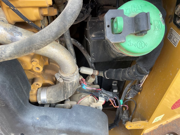 2017-caterpillar-259d-image-35