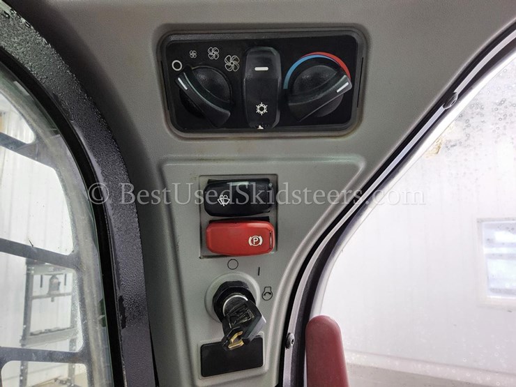 2020-caterpillar-299d3-image-29