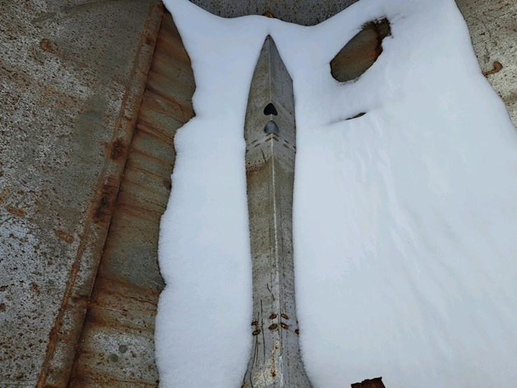 #710-•-fs-fertilizer-spreader-image-13