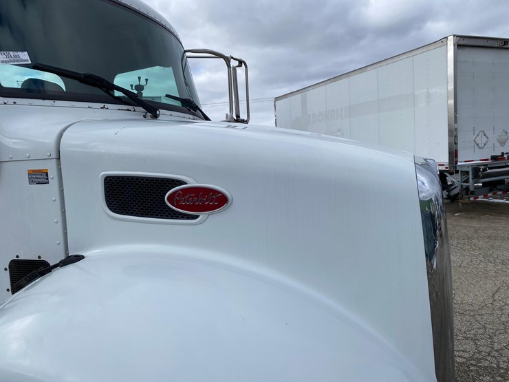 2016-peterbilt-325-image-14