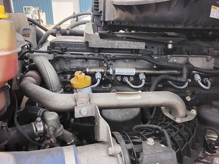 2019-freightliner-cascadia-126-image-26