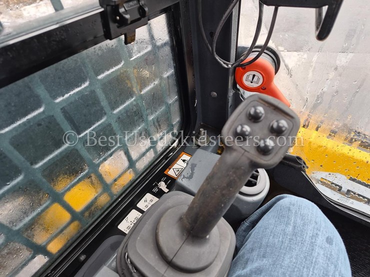 2024-deere-317g-image-16