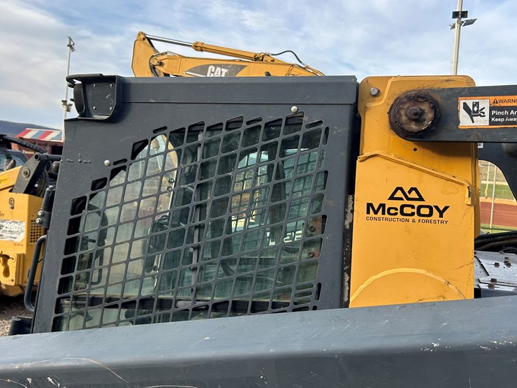 2011-deere-333g-image-36