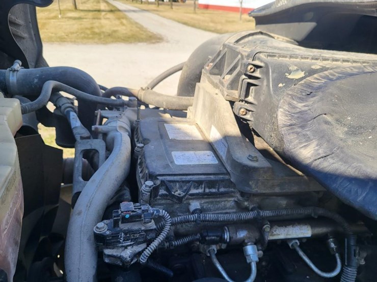 2013-freightliner-ca125dc-tandem-axle-day-cab-semi-image-68