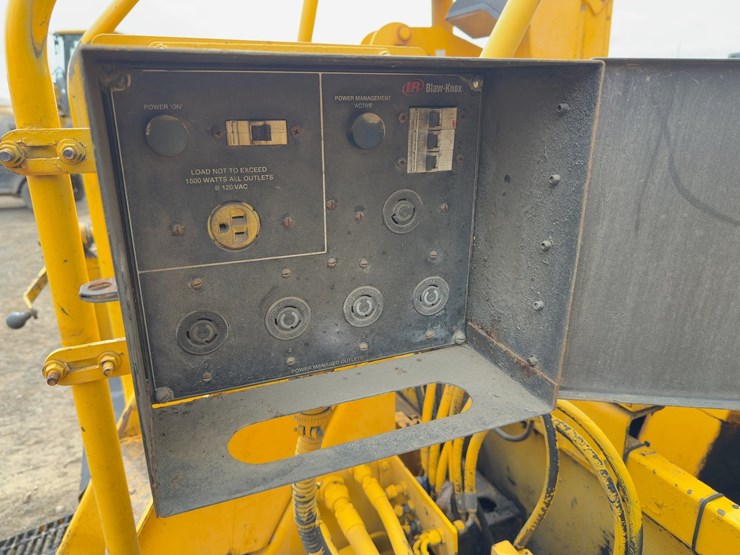 2000-blaw-knox-pf2181-image-27