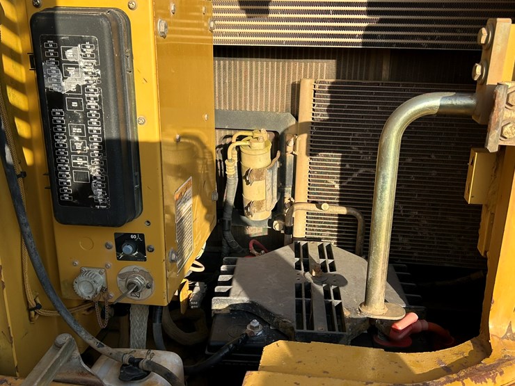 2004-caterpillar-321c-image-46