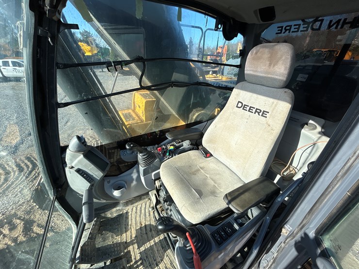 2019-deere-350g-lc-image-52