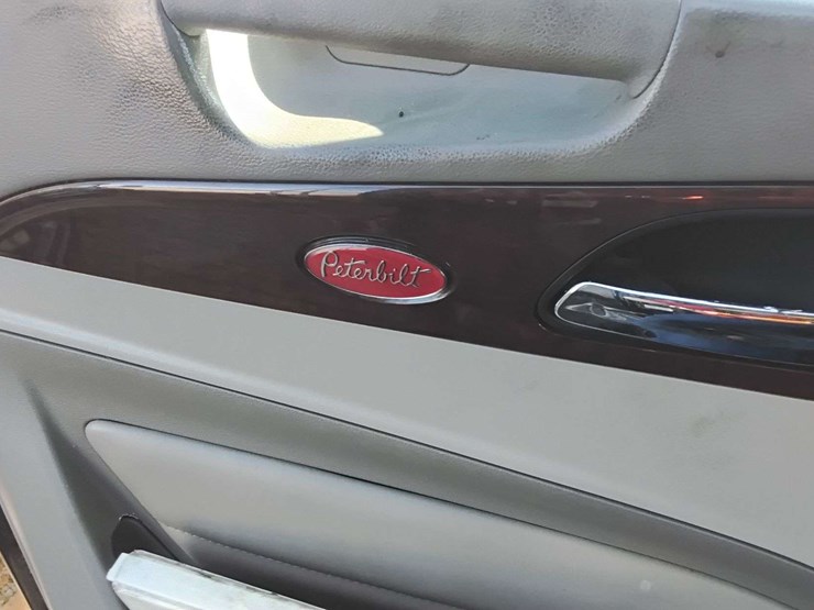 2019-peterbilt-579-image-20