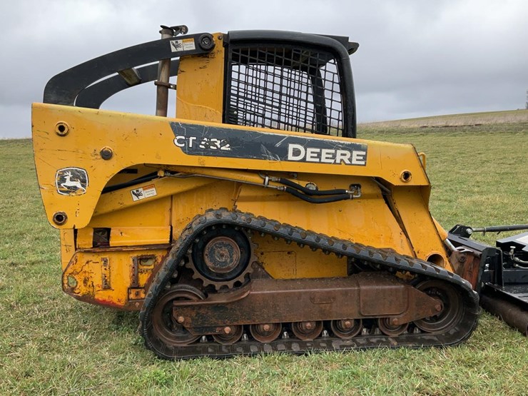 2003-deere-ct332-image-6