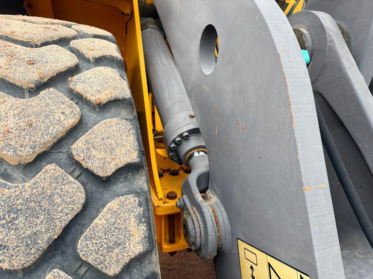 volvo-l120e-image-41