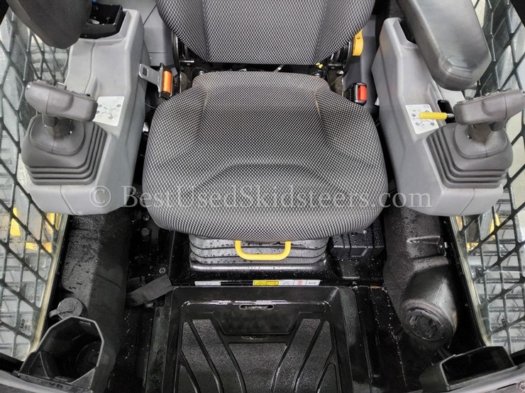 2024-caterpillar-255-image-32