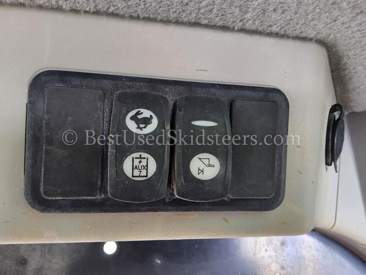 2016-caterpillar-259d-image-26