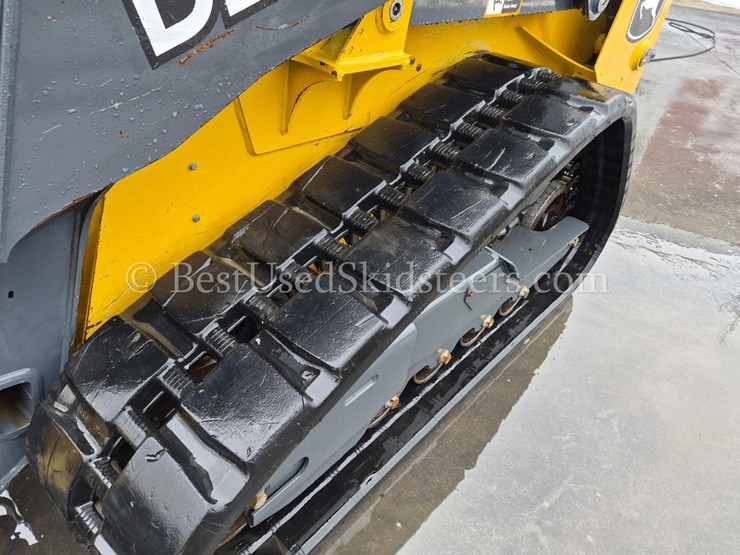 2024-deere-317g-image-11