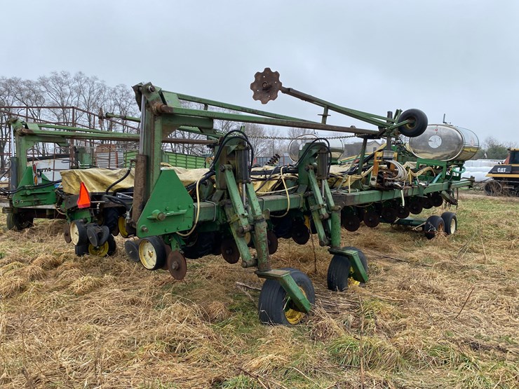 kinze-24-row-planter-image-57