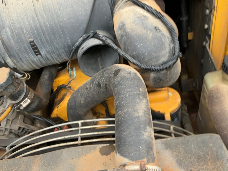 2003-deere-ct332-image-36