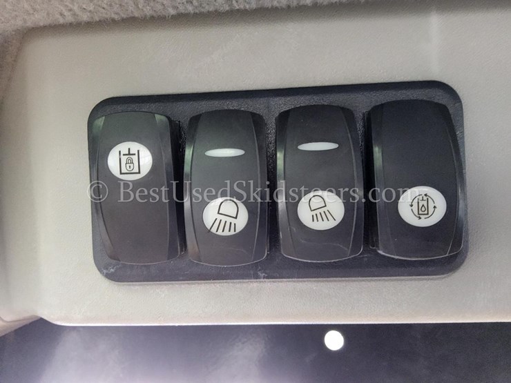 2018-caterpillar-249d-image-28