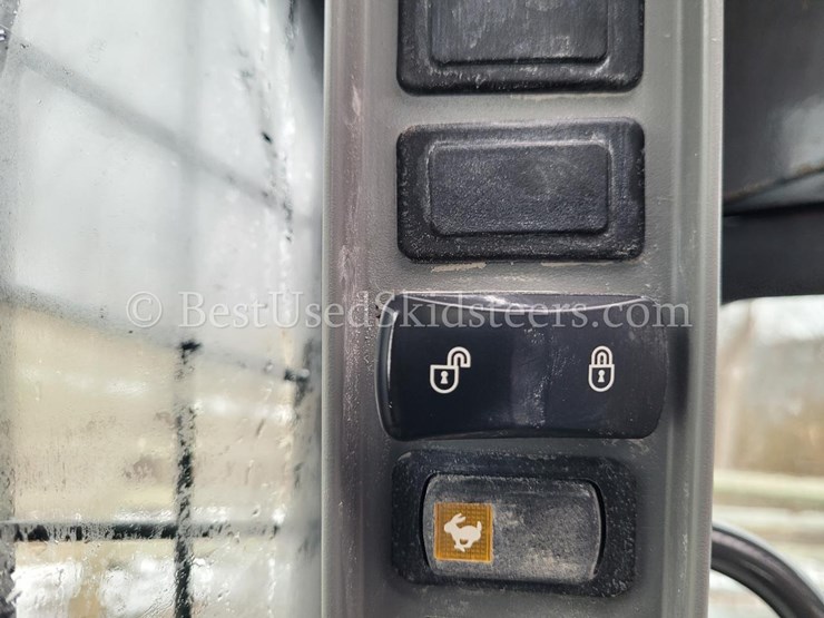 2023-case-sr240b-image-14