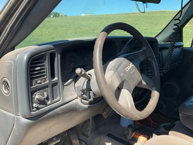 #501-•-2006-gmc-dump-truck-image-12