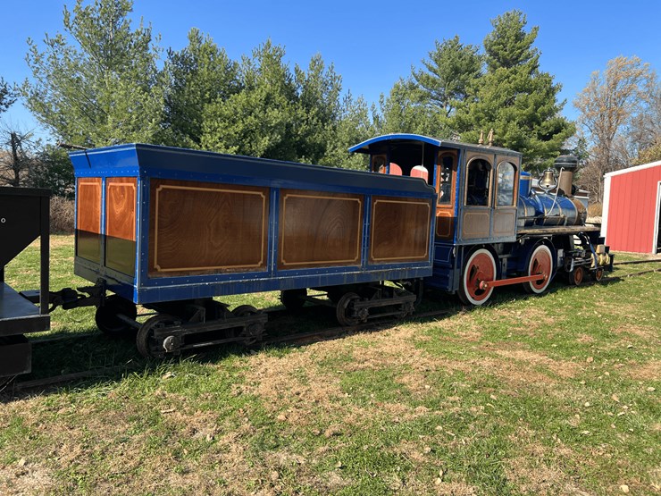 frick-steam-locomotive-with-track-image-14