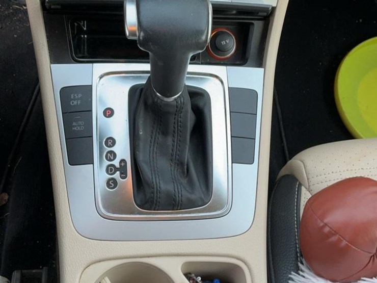 #510-•-2009-volkswagen-passat-image-15