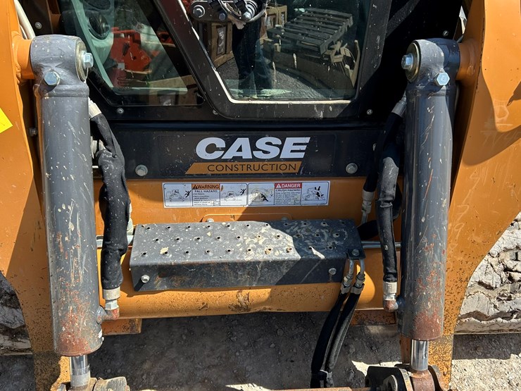 2023-case-tv450b-image-11