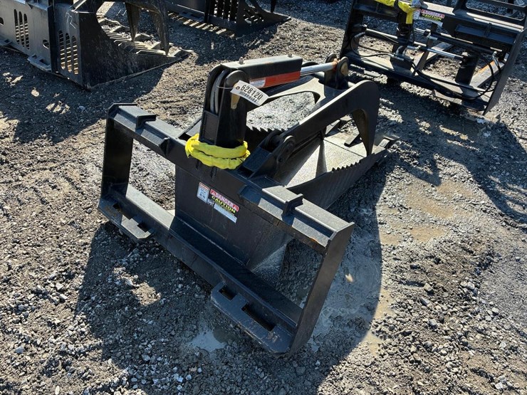 wildcat-heavy-duty-skid-steer-ditching-grapple-bucket-image-3