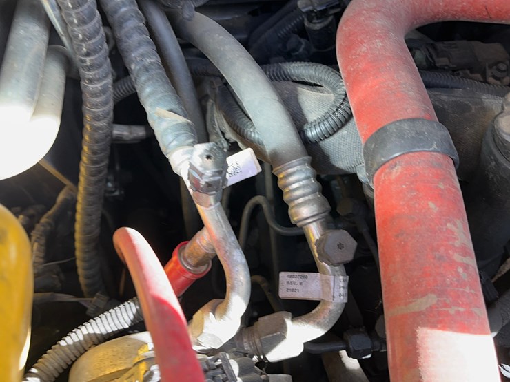 new-holland-l320-image-38