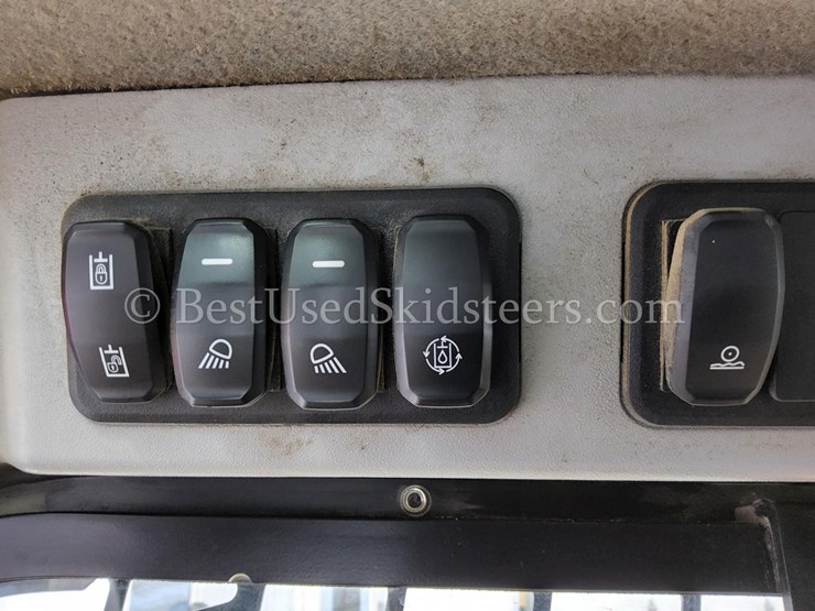 2019-caterpillar-246d3-image-18