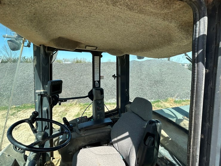 2010-deere-544k-image-68