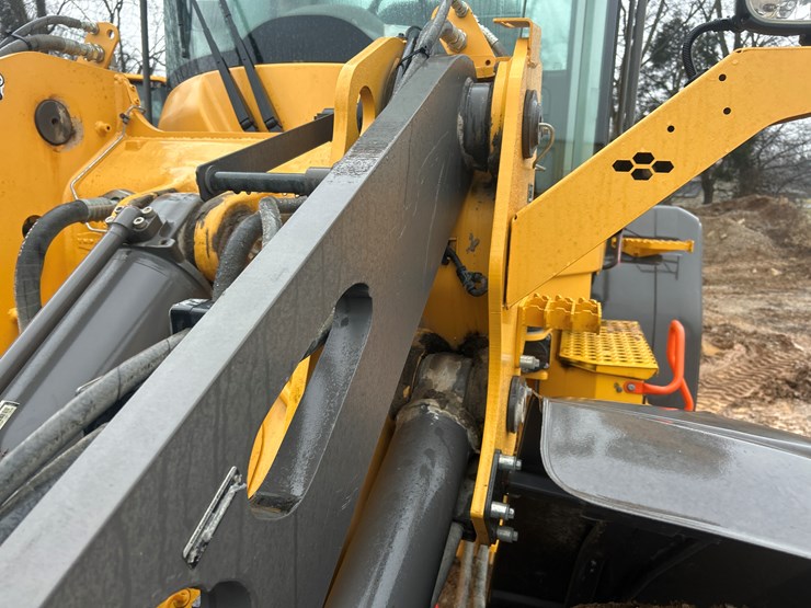 2019-volvo-l90h-image-23