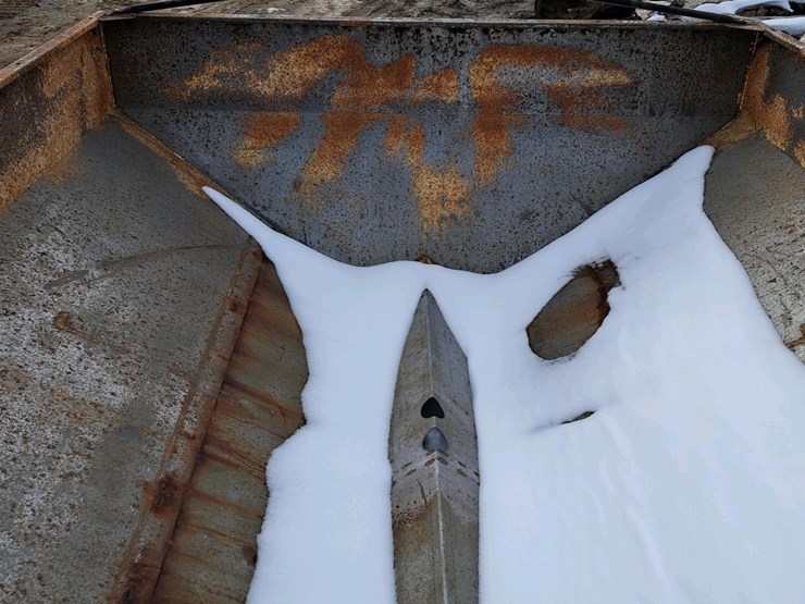 #710-•-fs-fertilizer-spreader-image-12