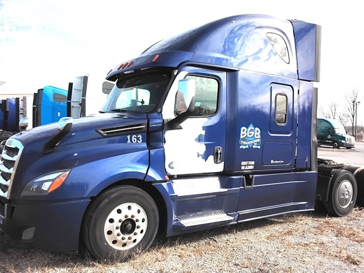 2018-freightliner-cascadia-126-image-1