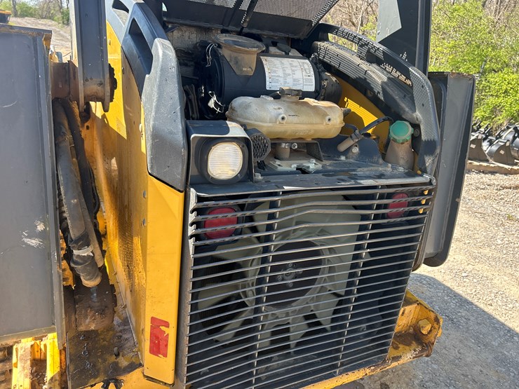 2015-deere-333e-image-26