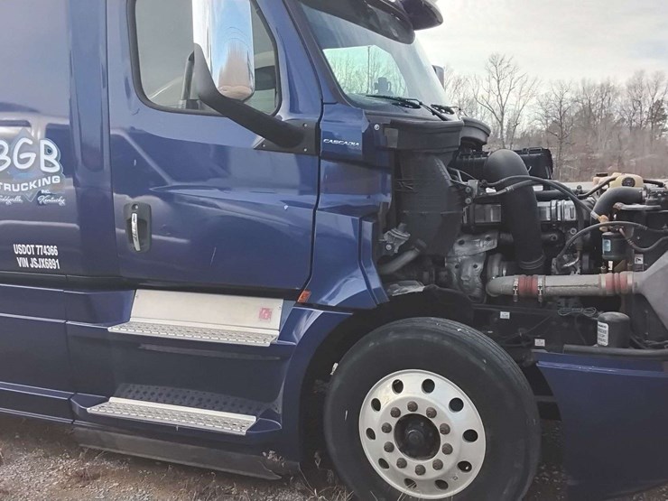 2018-freightliner-cascadia-126-image-6