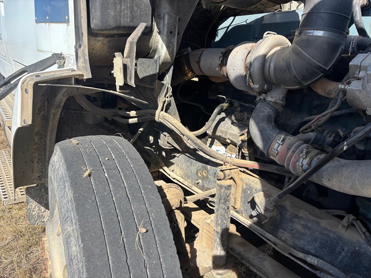 1996-volvo-aero-semi-image-9