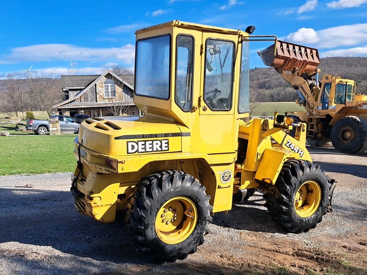2001-deere-244h-image-4
