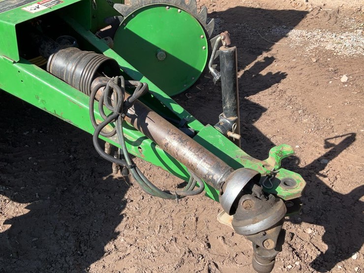 john-deere-335-image-10